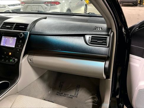 Used 2016 Toyota Camry LE image 18