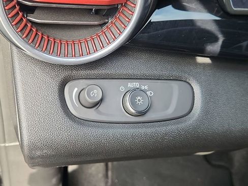 Used 2025 Chevrolet Trax RS w/ Driver Confidence Package FWD image 17