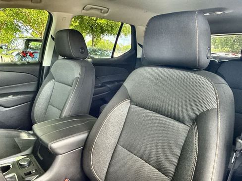 Used 2021 Chevrolet Traverse LT FWD image 14