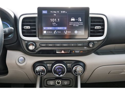 Certified 2025 Hyundai Venue SEL FWD image 25