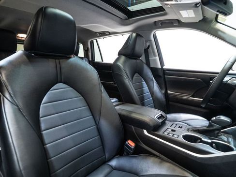 Certified 2024 Toyota Highlander XLE image 15