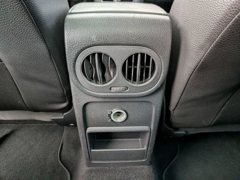 Used 2015 Volkswagen Tiguan SEL FWD image 33