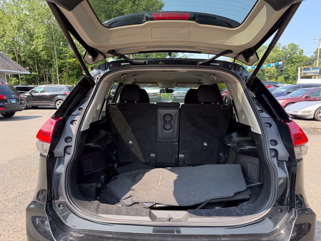 Used 2017 Nissan Rogue SV w/ SV Premium Package FWD image 16