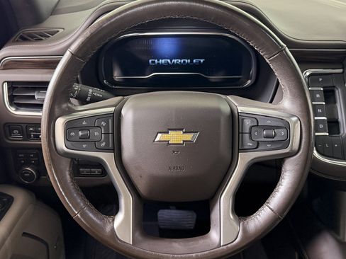 Used 2022 Chevrolet Suburban LT w/ LT Signature Package image 11