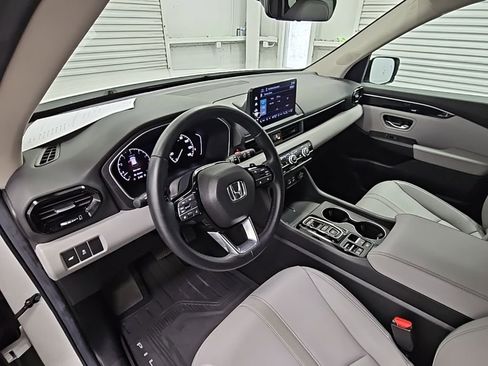 Used 2025 Honda Pilot EX-L image 12