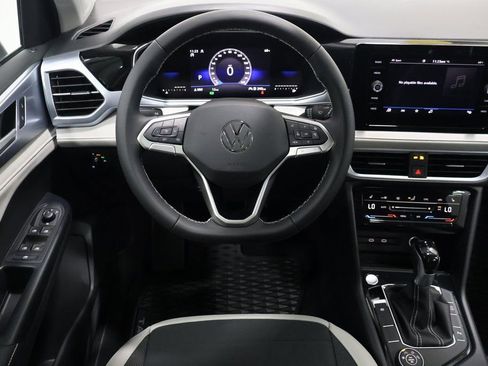 New 2025 Volkswagen Taos SE image 16