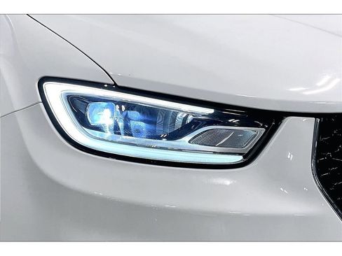 Used 2024 Chrysler Pacifica Touring-L image 28