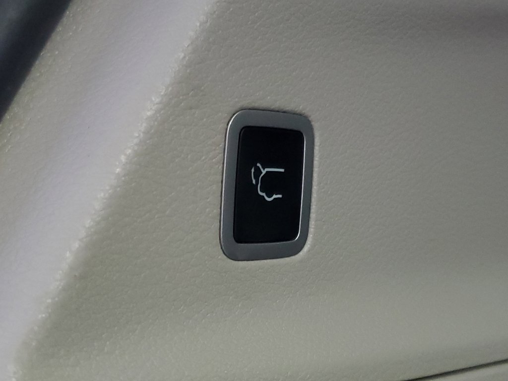 Used 2024 Chrysler Pacifica Touring-L FWD image 12