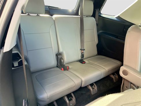 Used 2021 Chevrolet Traverse RS image 29