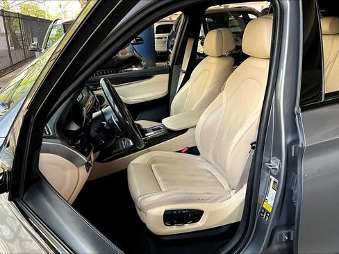 Used 2017 BMW X5 xDrive50i image 7