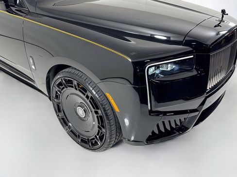 Used 2025 Rolls-Royce Cullinan Black Badge AWD/4WD image 37
