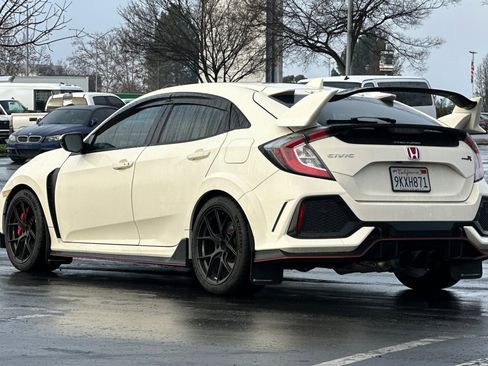 Used 2018 Honda Civic Type R image 6