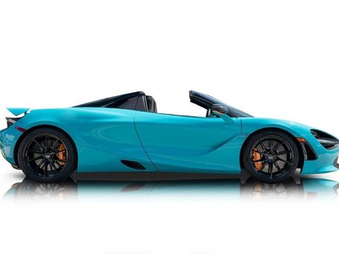 Used 2022 McLaren 720S Spider image 2
