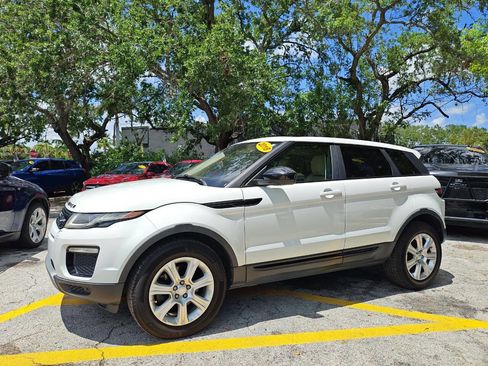 Used 2018 Land Rover Range Rover Evoque SE AWD/4WD image 4