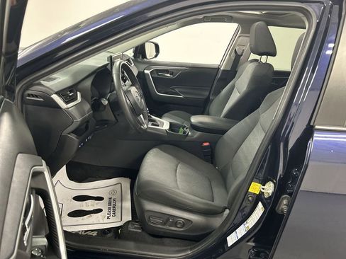 Used 2020 Toyota RAV4 XLE w/ Convenience Package image 9