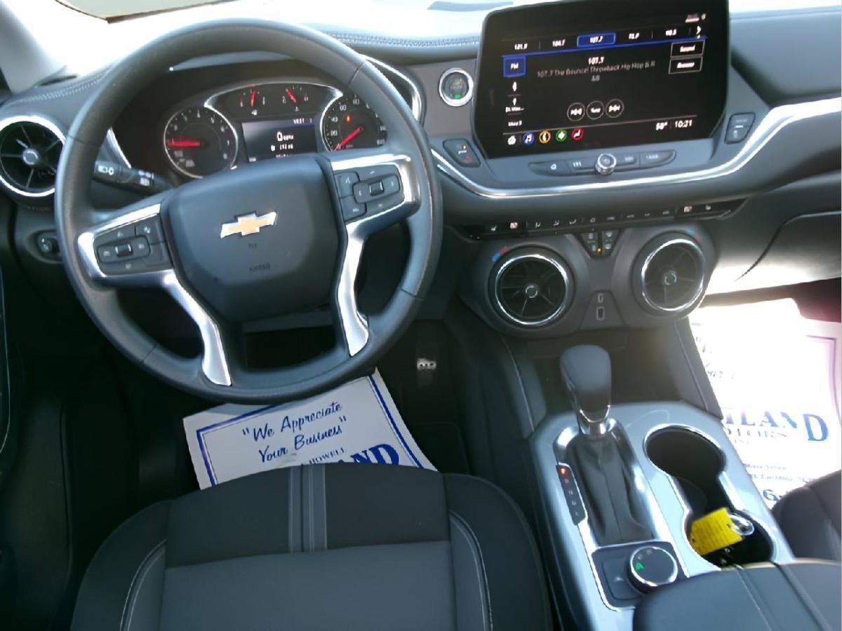 Used 2025 Chevrolet Blazer LT FWD image 11