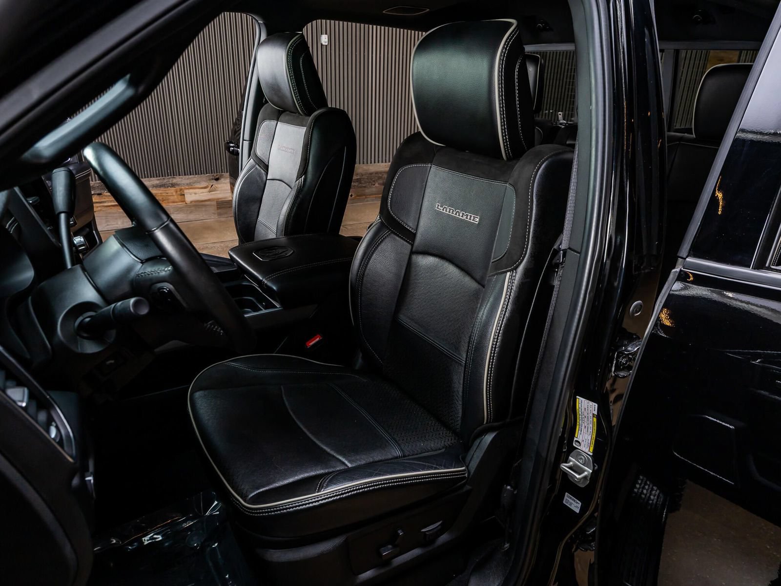 Used 2024 RAM 2500 Laramie w/ Night Edition AWD/4WD image 32