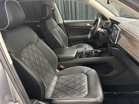 Used 2024 Volkswagen Atlas SEL Premium R-Line AWD/4WD image 34