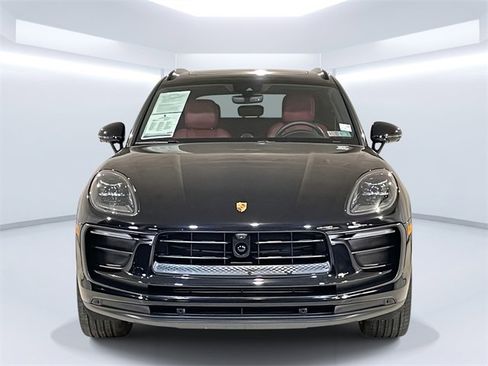 Used 2025 Porsche Macan image 2