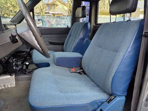 Used 1987 Toyota Pickup Deluxe AWD/4WD image 12