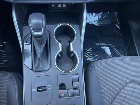 Used 2023 Toyota Highlander LE image 25