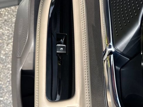 Used 2023 Lincoln Corsair FWD image 23