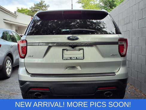 Used 2018 Ford Explorer XLT w/ Equipment Group 202A AWD/4WD image 7