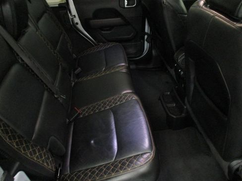 Used 2022 Jeep Wrangler Unlimited Sahara AWD/4WD image 11