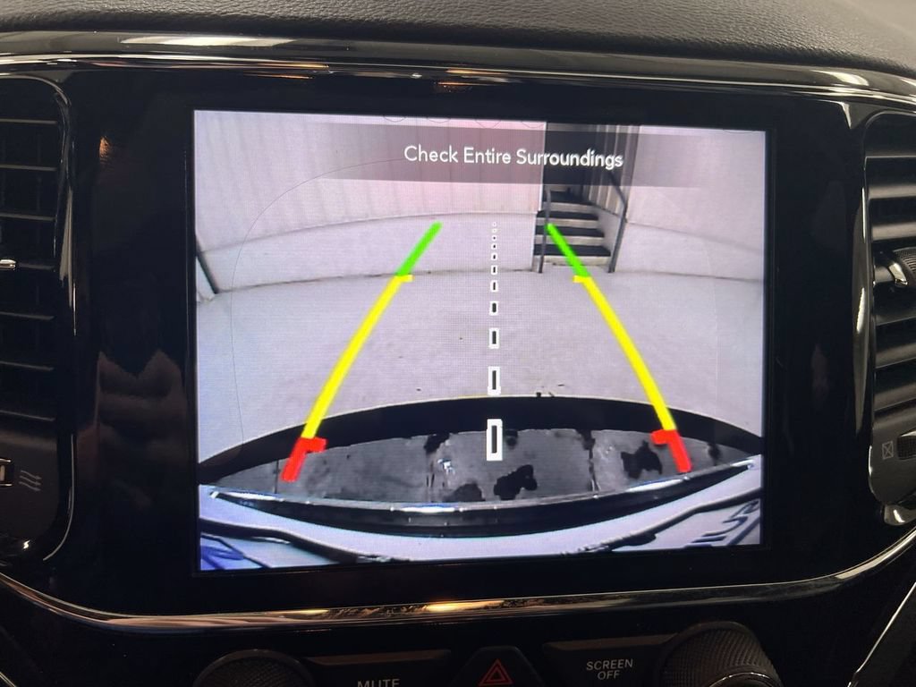 Used 2019 Jeep Grand Cherokee Limited AWD/4WD image 16