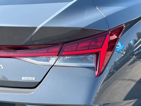 New 2025 Hyundai Elantra Limited image 25