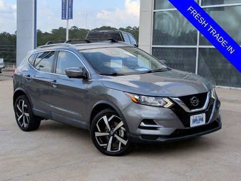 Used 2021 Nissan Rogue Sport SL FWD image 1