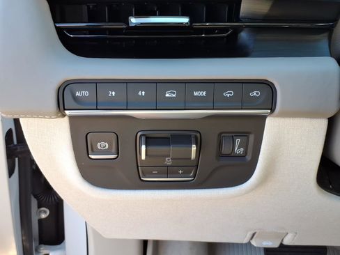Used 2024 Cadillac Escalade ESV Sport Platinum AWD/4WD image 18
