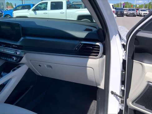 Used 2024 Kia Telluride S FWD image 17