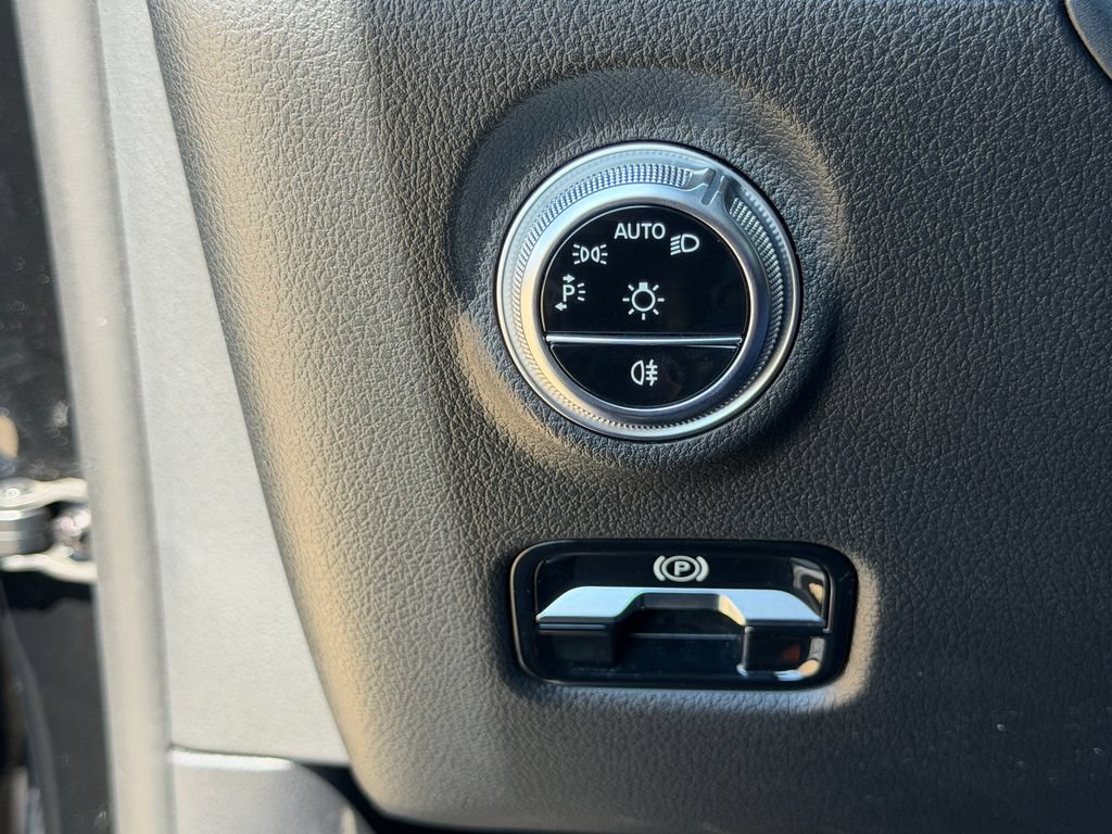 Used 2023 Mercedes-Benz C 300 4MATIC Sedan image 25