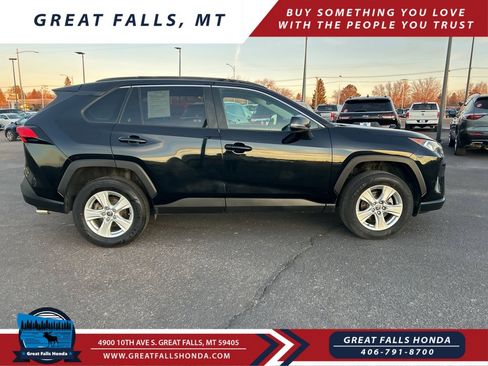 Used 2021 Toyota RAV4 XLE image 11