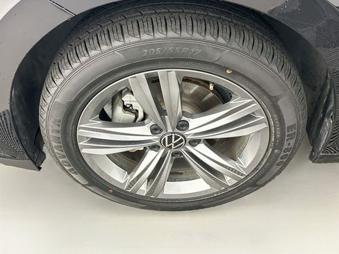 Used 2024 Volkswagen Jetta SE FWD image 11
