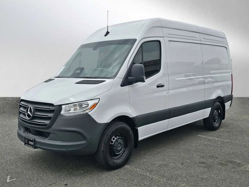 Used 2025 Mercedes-Benz Sprinter 2500 image 8