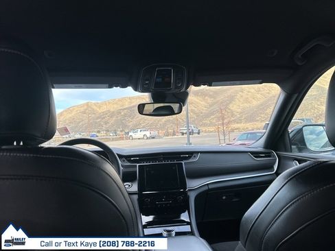 Used 2024 Jeep Grand Cherokee L Laredo image 18