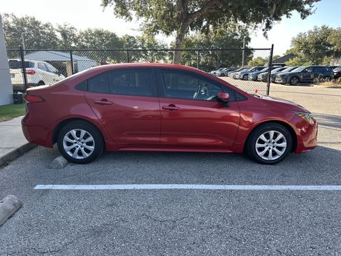 Used 2020 Toyota Corolla LE FWD image 10