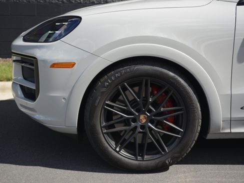 Certified 2026 Porsche Cayenne GTS AWD/4WD image 36