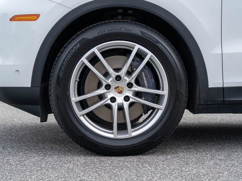 Certified 2024 Porsche Cayenne image 11