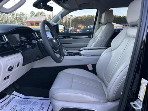 Used 2023 Jeep Wagoneer 4WD image 9