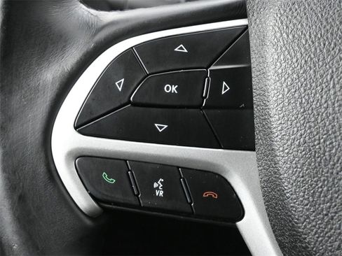 Used 2018 Jeep Cherokee Latitude Plus image 5