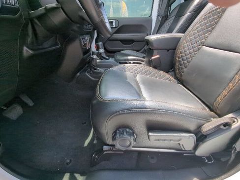 Used 2021 Jeep Wrangler Unlimited Sahara AWD/4WD image 11