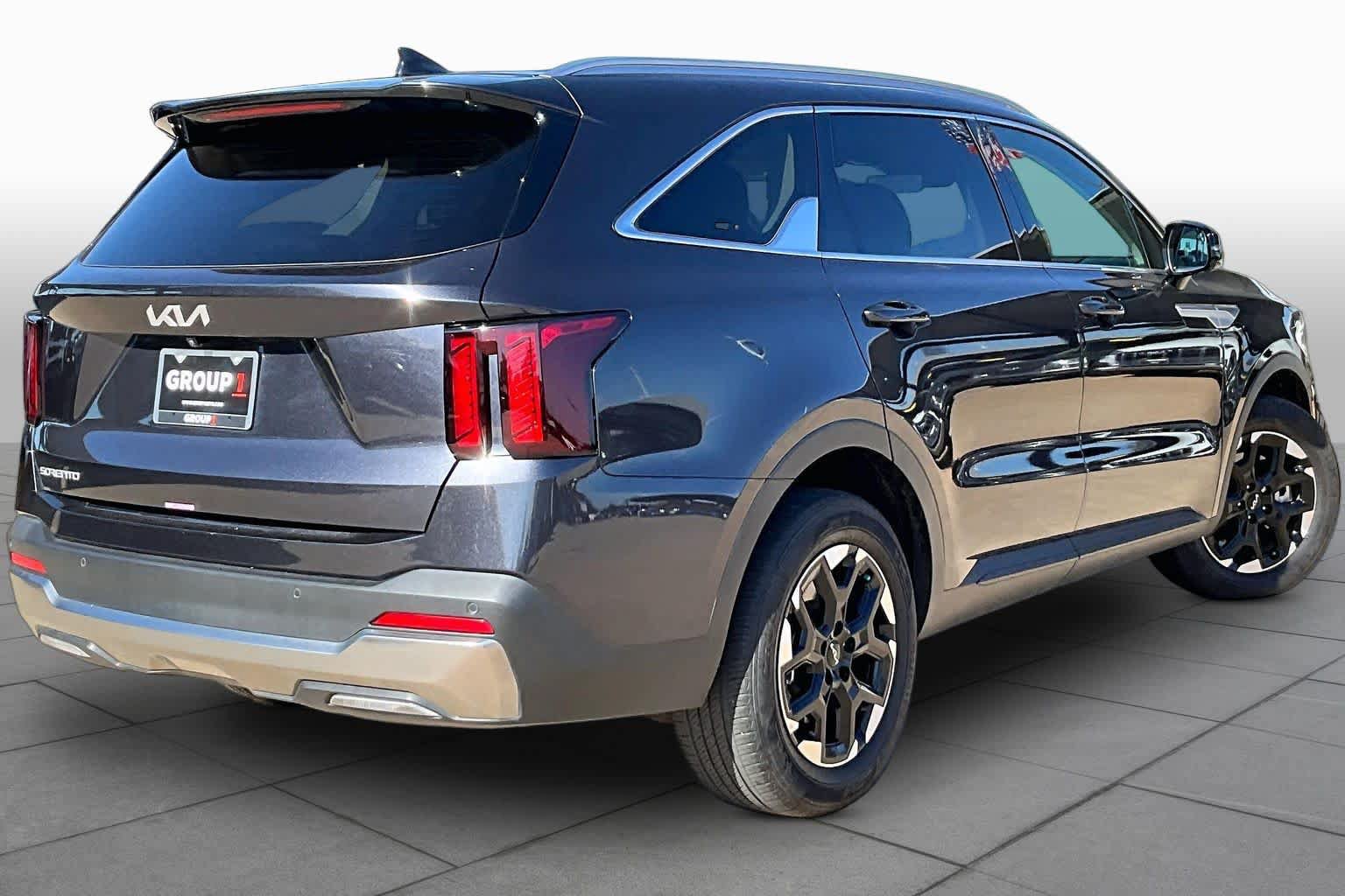 Used 2025 Kia Sorento S FWD image 12