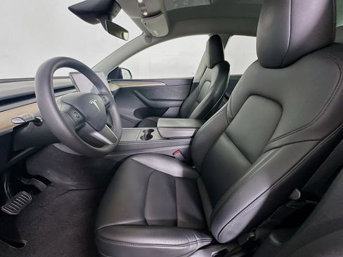 Used 2024 Tesla Model Y Long Range image 13