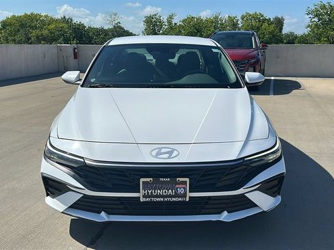Certified 2024 Hyundai Elantra SE FWD image 7