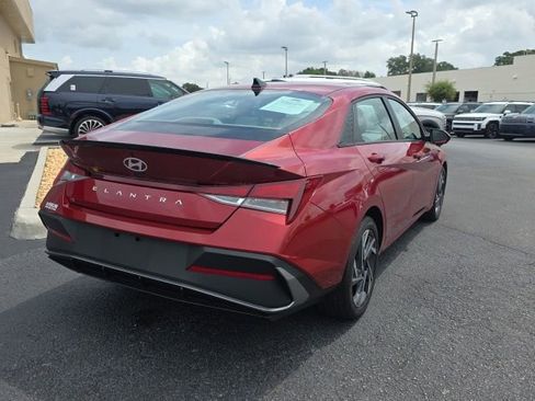 Certified 2025 Hyundai Elantra Sport FWD image 4