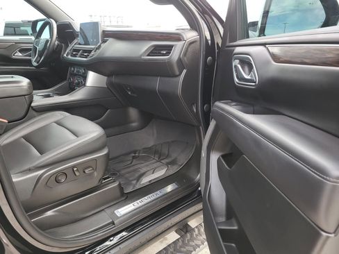 Used 2023 Chevrolet Tahoe Z71 w/ Luxury Package AWD/4WD image 7