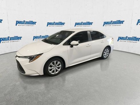 Used 2023 Toyota Corolla LE FWD image 5
